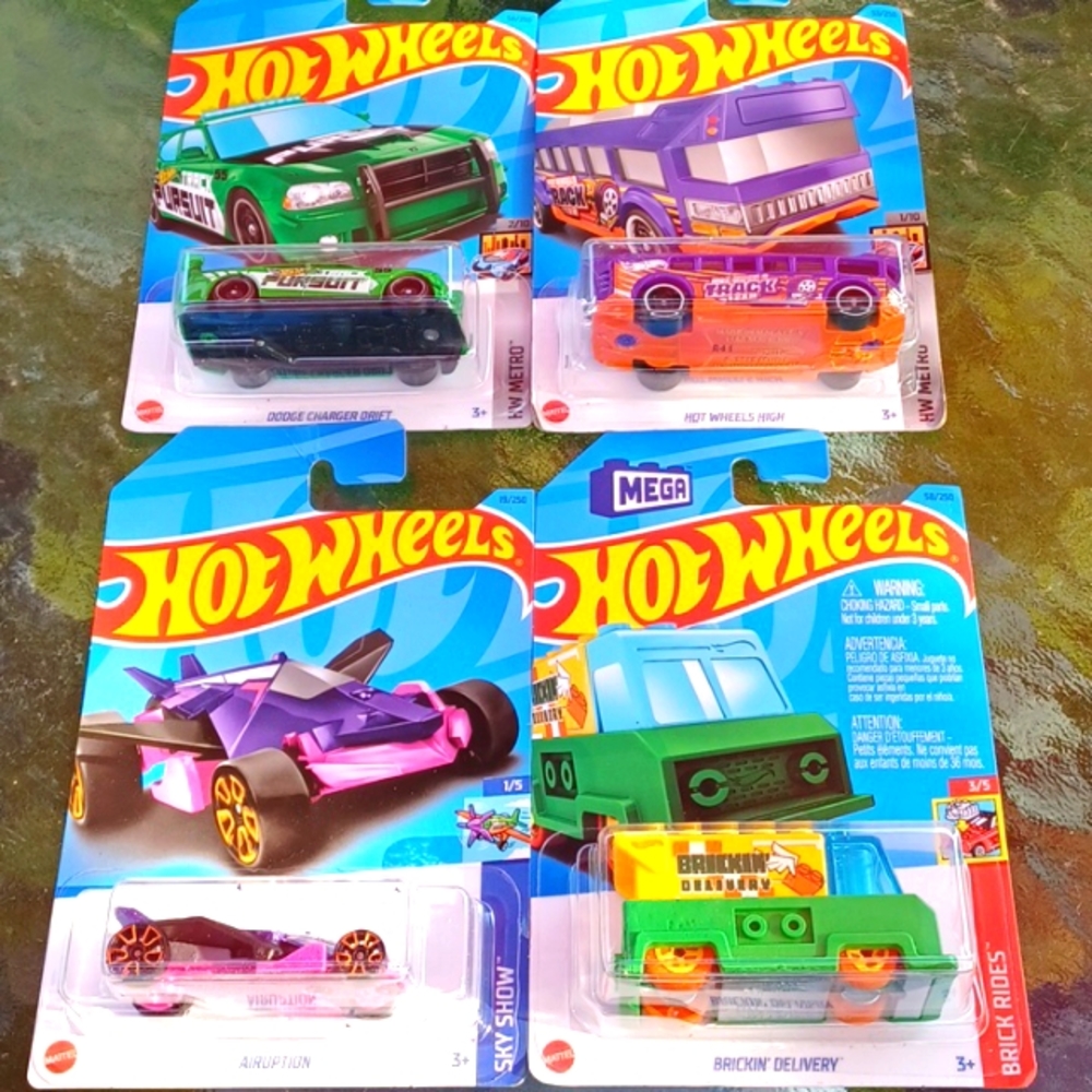 Hot wheels 2 Metro, 1 Brick Ride, 1 Sky Show